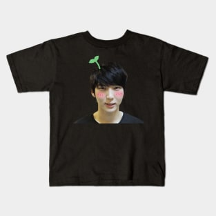 Cute sprout Leo | VIXX Kids T-Shirt